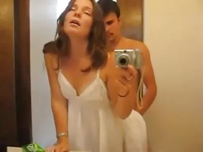 ટીન ત્રીપલ એક્સ સેકસી બીપી વીડીયો તેના snatch માં fucked છે