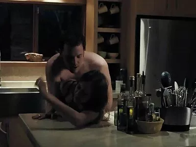 Busty હીન્દી સેકસી ફીલમ સોનેરી તેના કપડાં ગુમાવે છે